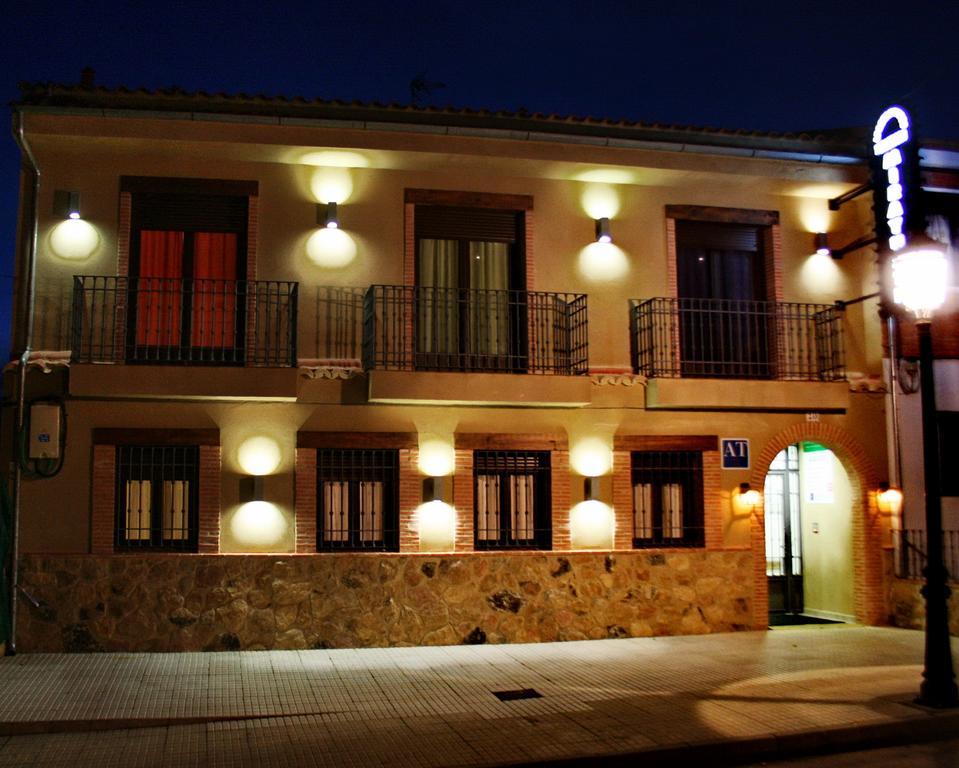 Apartamentos Turisticos Mirayuste Guadalupe  Extérieur photo