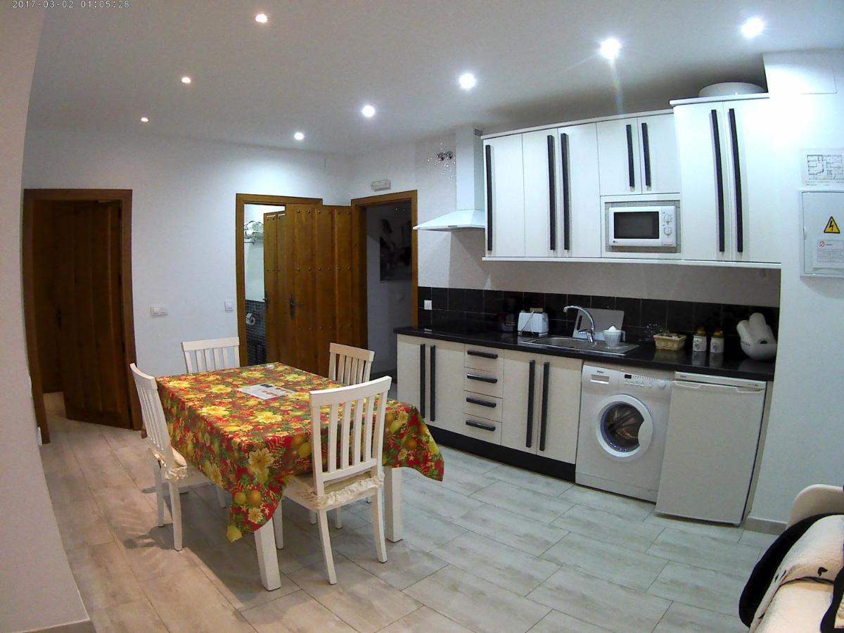 Apartamentos Turisticos Mirayuste Guadalupe  Extérieur photo