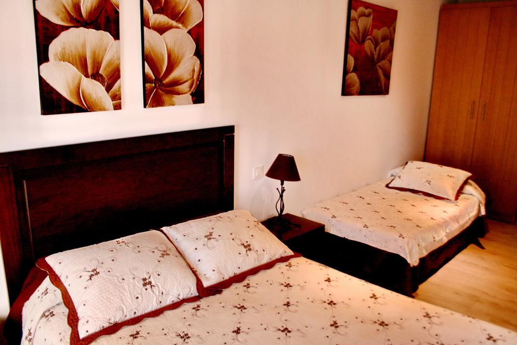 Apartamentos Turisticos Mirayuste Guadalupe  Extérieur photo