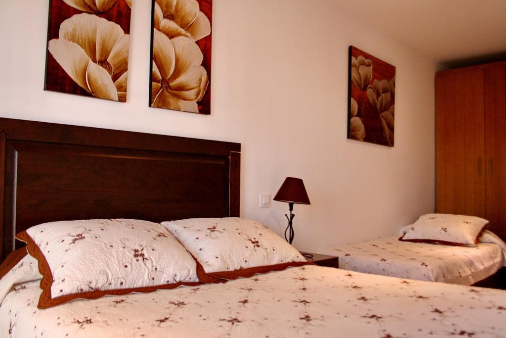 Apartamentos Turisticos Mirayuste Guadalupe  Extérieur photo