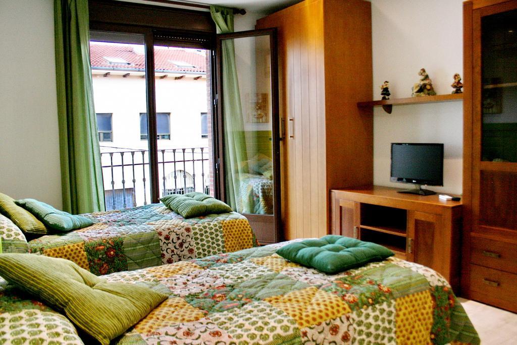 Apartamentos Turisticos Mirayuste Guadalupe  Chambre photo