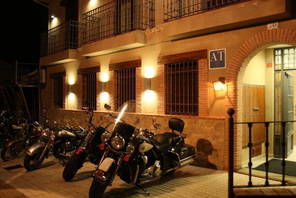 Apartamentos Turisticos Mirayuste Guadalupe  Extérieur photo