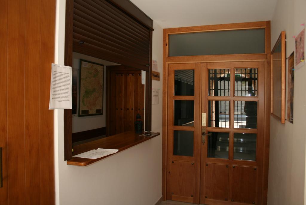 Apartamentos Turisticos Mirayuste Guadalupe  Extérieur photo