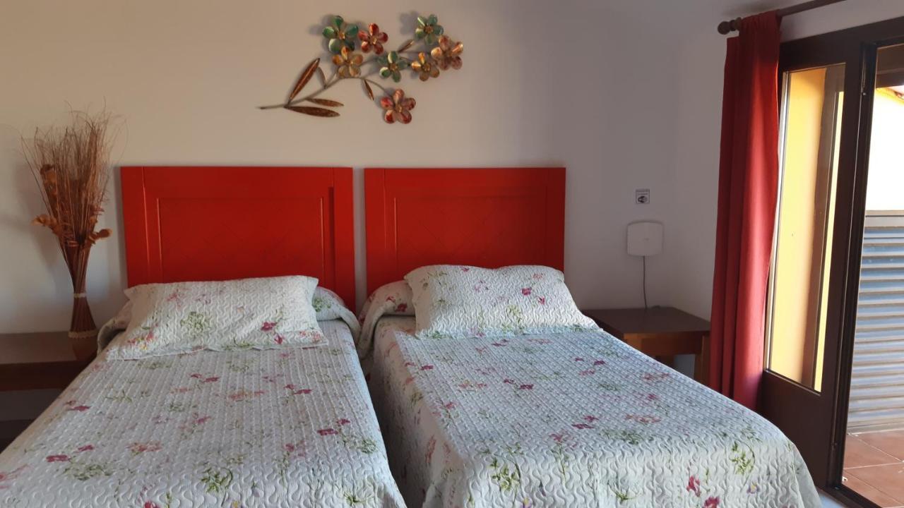 Apartamentos Turisticos Mirayuste Guadalupe  Extérieur photo